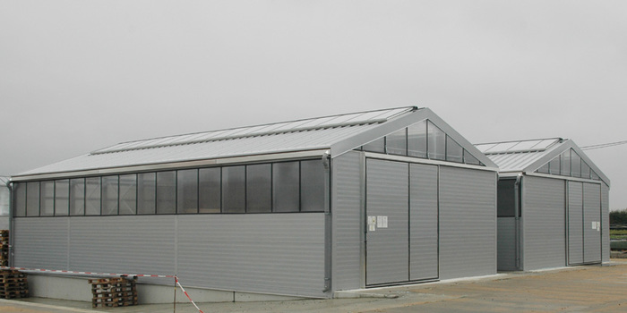 Topfhalle mit Sandwicheindeckung und Dachlüftung