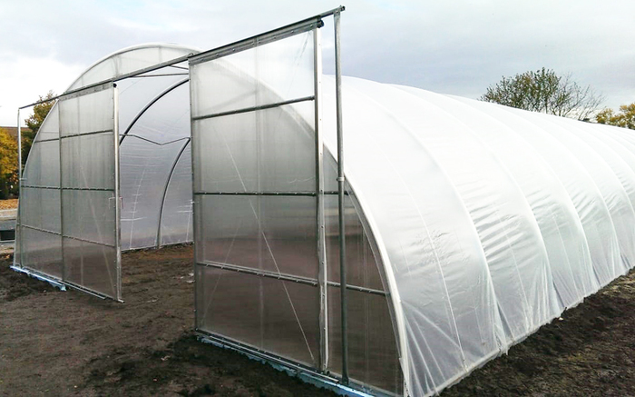 Starrer Giebel mit 2-flg. Schiebetür 3,50 br. x 2,80 m h. mit Stegdoppelplatten